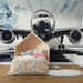 Papier peint artistique avec illustration d'un avion au décollage pour chambre d'enfant aviateur.