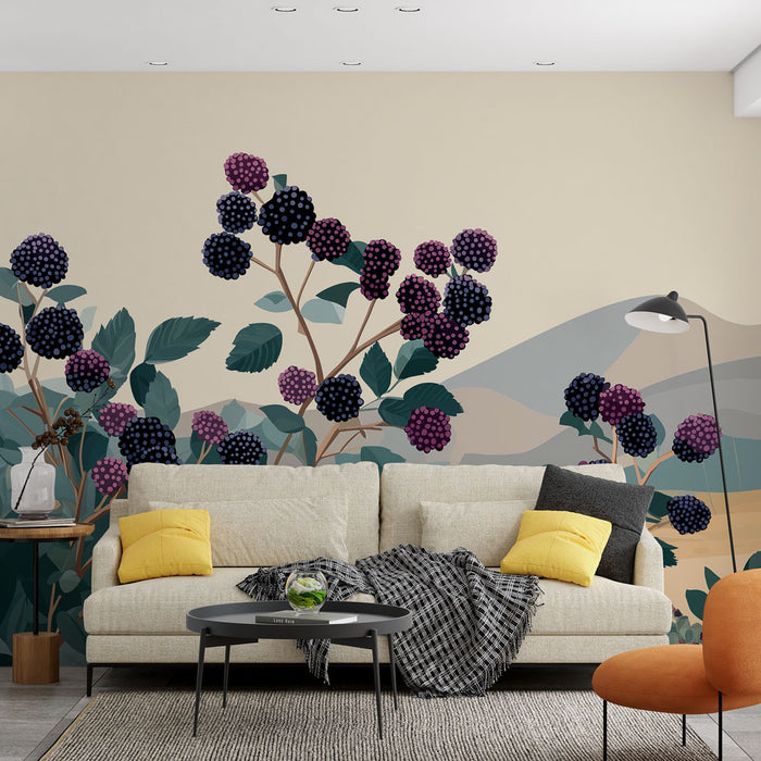 Un salon moderne avec un papier peint représentant des ronces de mûres aux teintes riches sur un fond beige, créant une atmosphère chaleureuse et accueillante.