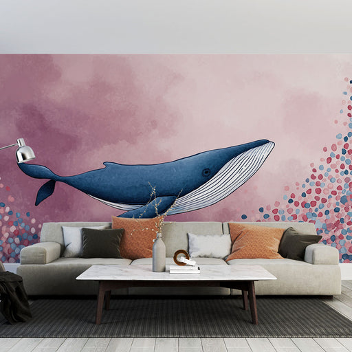 Une pièce moderne avec un papier peint illustrant une baleine bleue sur fond rose, créant une atmosphère ludique et apaisante.