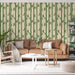 Un salon moderne avec un papier peint représentant des tiges de bambou vertes sur fond clair, créant une atmosphère apaisante et naturelle.