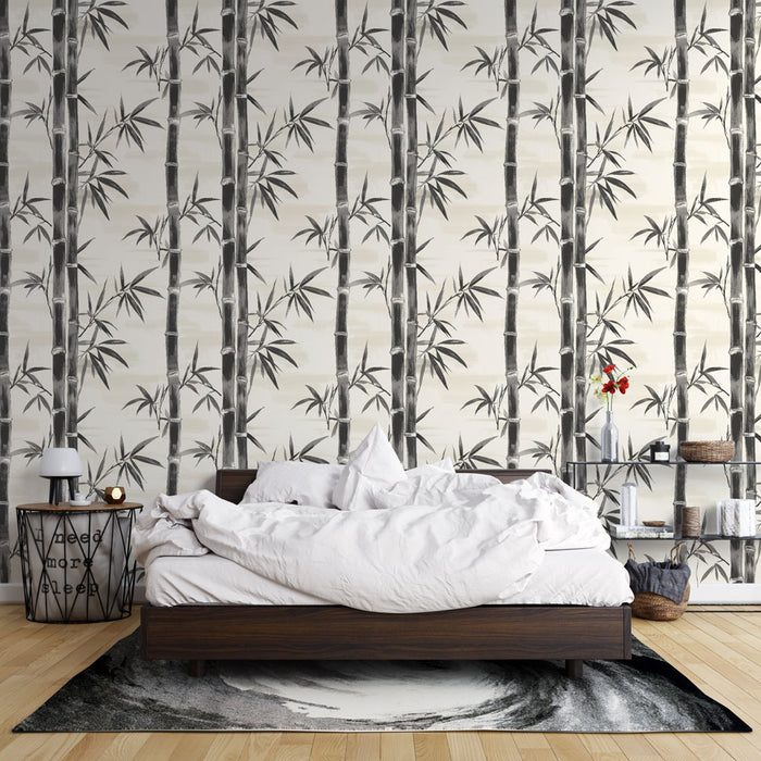 Une chambre apaisante avec un papier peint représentant des bambous en noir et blanc sur fond clair, créant une atmosphère zen et naturelle.