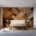 Papier peint effet bois avec motif parquet en chevrons aux teintes chaleureuses pour chambre moderne
