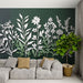 Papier peint botanique avec motif floral en papier découpé sur fond vert pour salon moderne