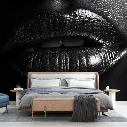 Papier peint artistique avec lèvres noires éclatantes pour une décoration de chambre moderne et audacieuse.