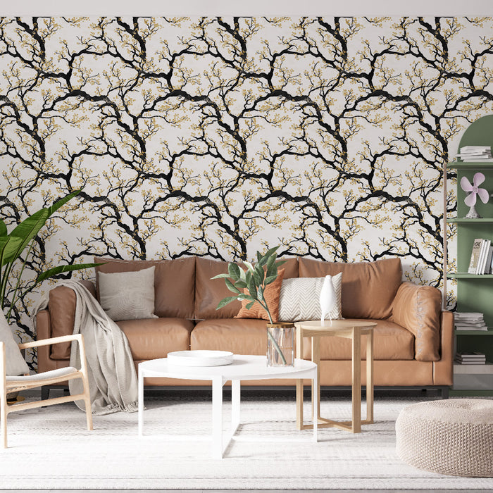 Un salon moderne avec un papier peint aux motifs de branches noires et dorées sur fond clair, créant une ambiance élégante et naturelle.