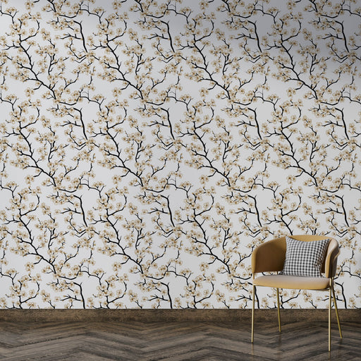 Une pièce moderne avec un papier peint floral représentant des branches noires ornées de fleurs blanches sur fond clair, créant une atmosphère douce et apaisante.