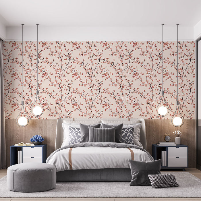 Une chambre moderne avec un papier peint floral aux motifs de branches délicates et fleurs roses sur fond beige, créant une atmosphère douce et apaisante.