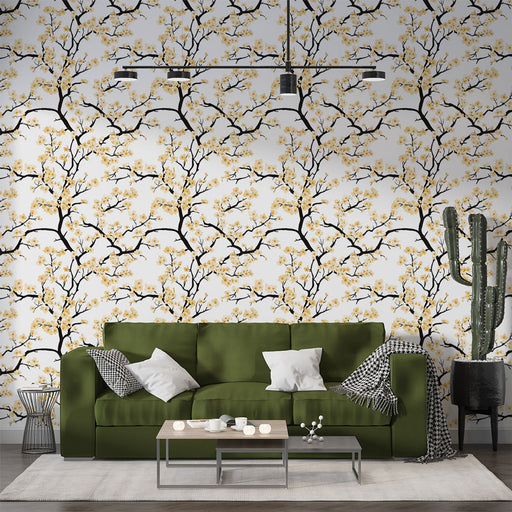 Un salon moderne avec un papier peint floral représentant des branches noires ornées de fleurs jaunes sur fond blanc, créant une ambiance fraîche et accueillante.