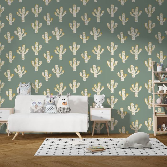 Une chambre d'enfant avec un papier peint illustrant des cactus blancs et dorés sur fond vert, créant une atmosphère ludique et chaleureuse.