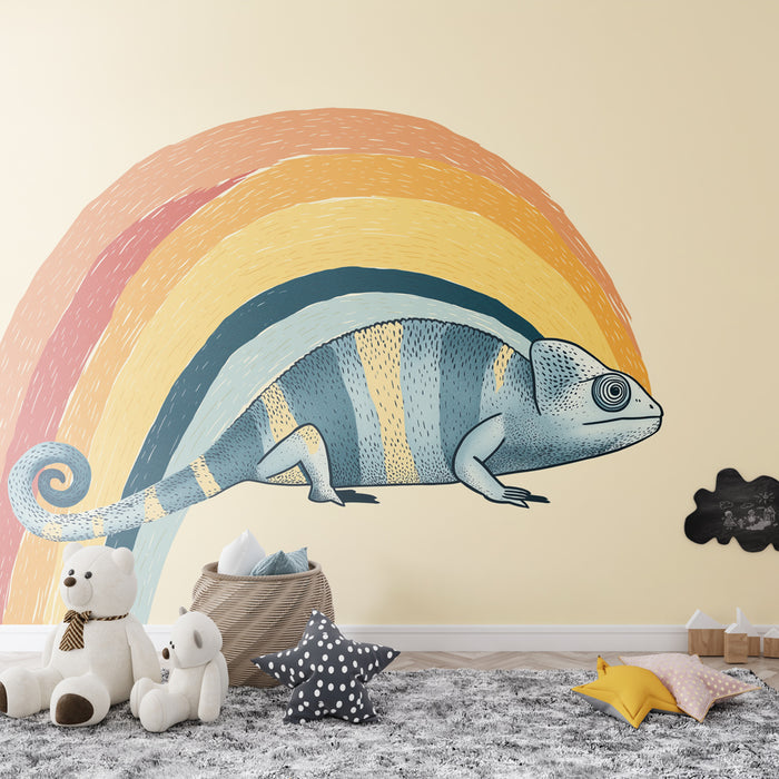 Une chambre d'enfant avec un papier peint illustrant un caméléon stylisé sous un arc-en-ciel aux teintes pastel, créant une ambiance joyeuse et ludique.