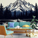 Un salon moderne avec un papier peint illustrant des montagnes majestueuses et des conifères, créant une atmosphère apaisante et naturelle.