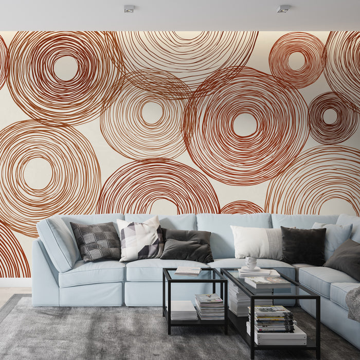Un salon moderne avec un papier peint aux motifs circulaires en rouge et beige, créant une ambiance chaleureuse et artistique.