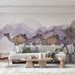 Un salon moderne avec un papier peint illustrant des chameaux stylisés sur fond de montagnes pastel, créant une ambiance artistique et apaisante.