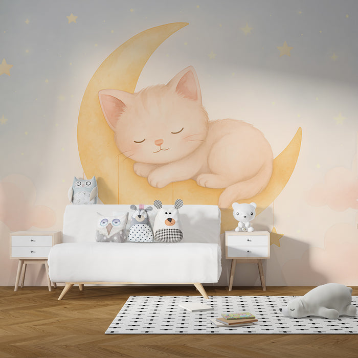 Une chambre d'enfant avec un papier peint illustrant un chat endormi sur une lune dorée, créant une ambiance douce et rêveuse.