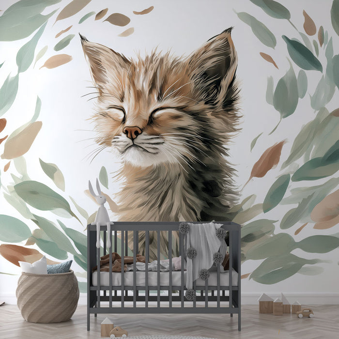 Une chambre d'enfant avec un papier peint illustrant un chat aux yeux fermés entouré de feuilles douces dans des teintes pastel, créant une atmosphère apaisante et chaleureuse.
