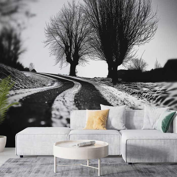 Une pièce moderne avec un papier peint en noir et blanc représentant un paysage hivernal avec des arbres dénudés et une route sinueuse, créant une atmosphère mélancolique et contemplative.
