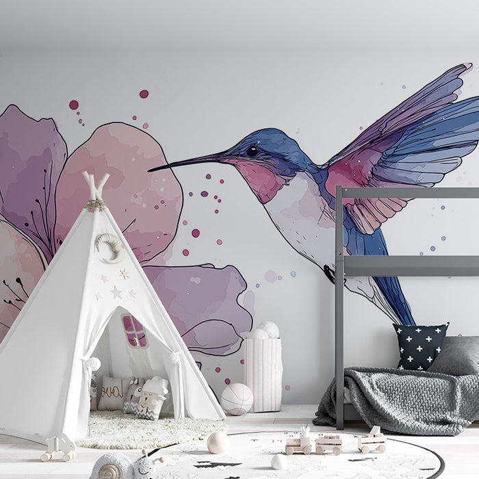 Une chambre d'enfant avec un papier peint illustrant un colibri coloré et des fleurs pastel, créant une atmosphère douce et poétique.