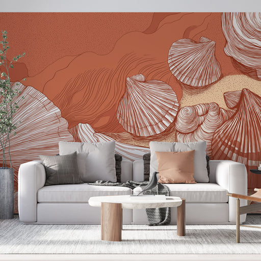 Un salon moderne avec un papier peint représentant des coquillages aux lignes délicates sur un fond terracotta, créant une ambiance chaleureuse et artistique.