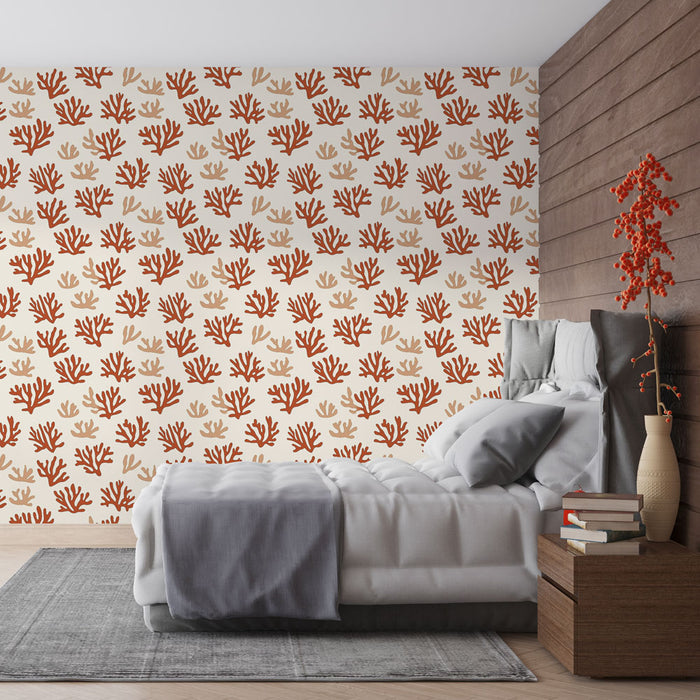 Une chambre moderne avec un papier peint aux motifs de coraux dans des teintes rouges et beiges, créant une ambiance chaleureuse et accueillante.