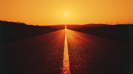 Papier peint coucher de soleil Route tranquille sous un ciel orangé