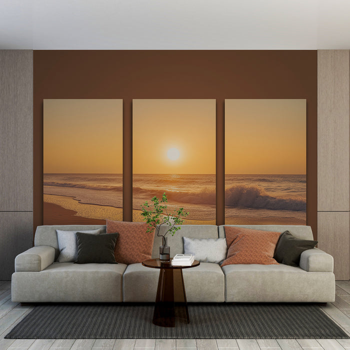 Un salon moderne avec un papier peint représentant un coucher de soleil doré sur la mer, créant une ambiance chaleureuse et apaisante.
