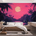 Une chambre moderne avec un papier peint tropical aux teintes roses et violettes illustrant un coucher de soleil sur un paysage de palmiers apaisant.