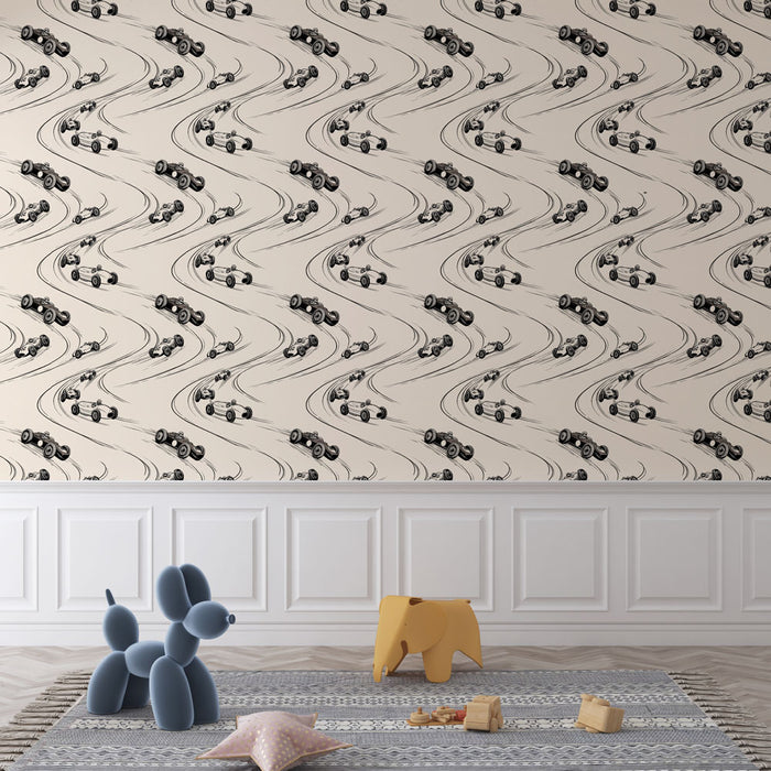 Une pièce moderne avec un papier peint illustrant des voitures vintage en mouvement sur un fond beige, créant une ambiance dynamique et ludique.