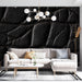 Papier peint cuir noir avec texture marbre pour une élégance moderne dans un salon sophistiqué.