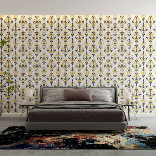 Une chambre moderne avec un papier peint à motifs floraux jaunes et noirs sur fond blanc, créant une ambiance élégante et chaleureuse.
