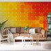 Un salon lumineux avec un papier peint dégradé jaune et orange, aux motifs géométriques évoquant une ambiance chaleureuse et dynamique.
