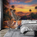 Une chambre moderne avec un papier peint représentant un paysage désertique au coucher de soleil, mêlant palmiers et dunes, créant une ambiance chaleureuse et apaisante.