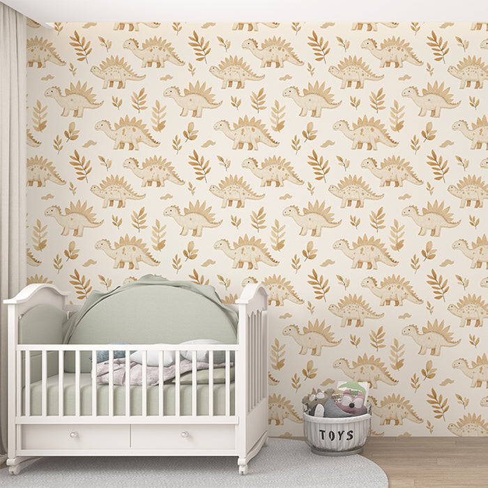 Une chambre d'enfant avec un papier peint illustrant des dinosaures dans des teintes beige et doré, créant une ambiance ludique et chaleureuse.