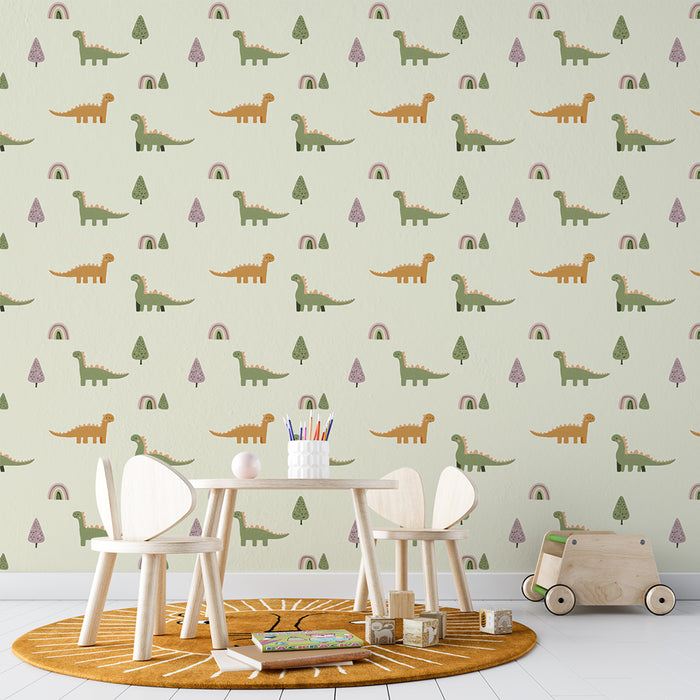 Une chambre d'enfant avec un papier peint ludique représentant des dinosaures colorés, des arbres et des arcs-en-ciel sur un fond vert clair, créant une ambiance joyeuse et imaginative.