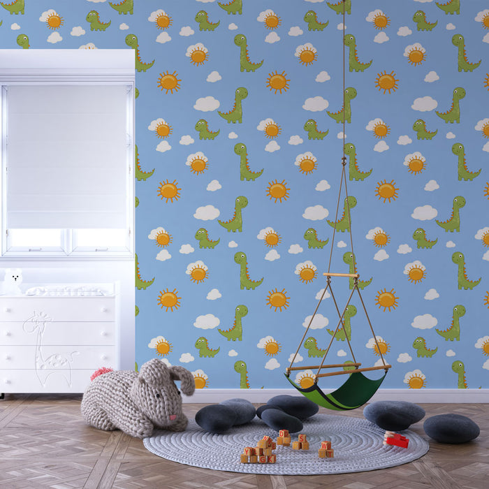 Une chambre d'enfant avec un papier peint ludique représentant des dinosaures verts et des soleils sur fond bleu clair, créant une atmosphère joyeuse et enjouée.