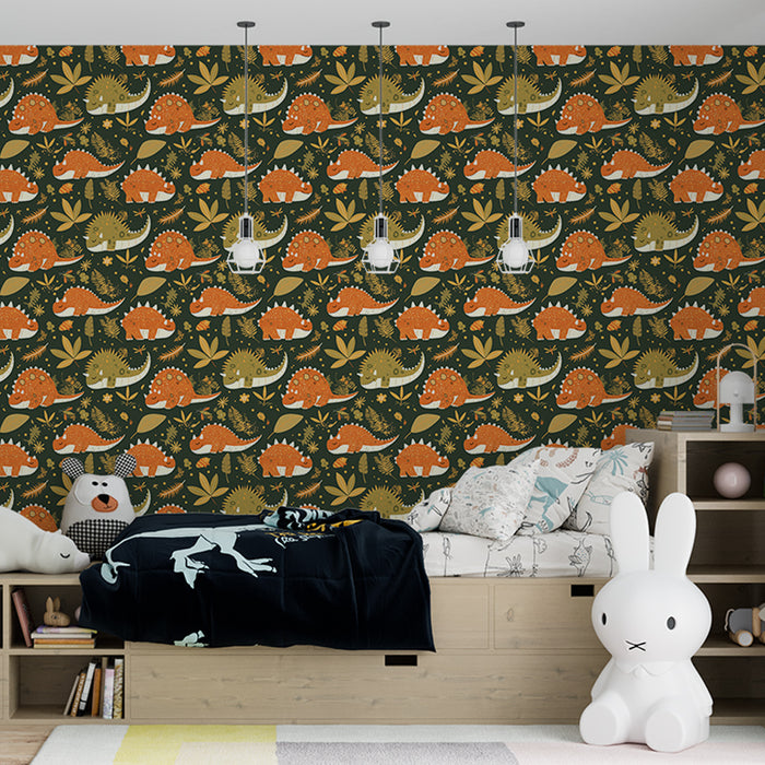 Une chambre d'enfant avec un papier peint ludique représentant des dinosaures colorés sur fond vert foncé, créant une atmosphère joyeuse et imaginative.