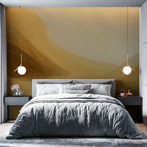Une chambre moderne avec un papier peint aux nuances dorées et beige, évoquant des formes fluides et une atmosphère chaleureuse et apaisante.
