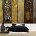 Papier peint doré avec textures métalliques riches et sophistiquées pour chambre moderne.