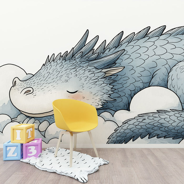 Une chambre d'enfant avec un papier peint illustrant un dragon endormi aux teintes douces de bleu et de gris, créant une atmosphère rêveuse et apaisante.