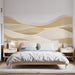 Papier peint abstrait beige et blanc avec motifs de dunes pour chambre moderne