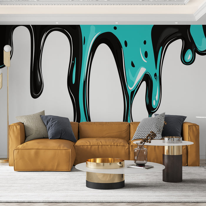 Un salon moderne avec un papier peint artistique représentant des coulées de peinture turquoise et noire sur fond clair, créant une ambiance dynamique et créative.