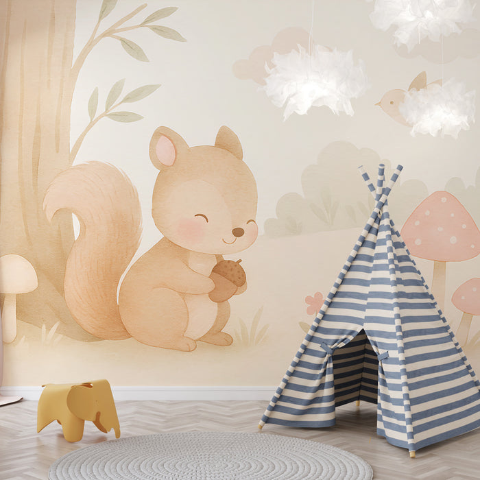 Une chambre d'enfant avec un papier peint illustrant un écureuil souriant, des champignons et des arbres dans des teintes douces, créant une ambiance ludique et chaleureuse.