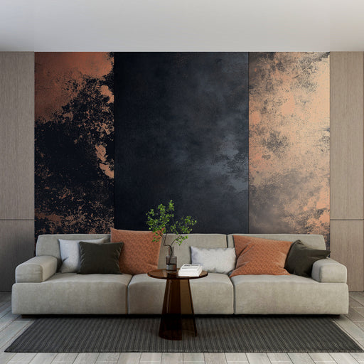 Papier peint effet métal avec textures sombres et cuivrées pour salon moderne