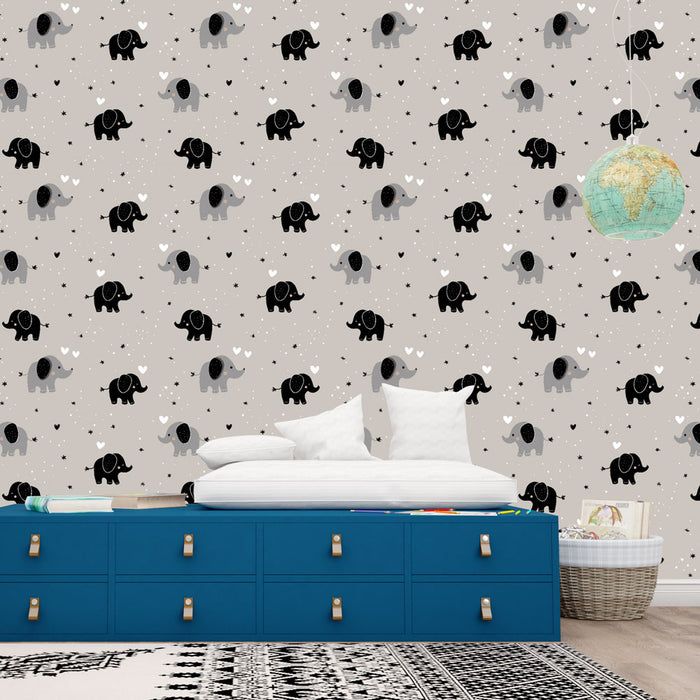 Une chambre d'enfant avec un papier peint ludique représentant des éléphants noirs et gris sur fond beige, créant une ambiance joyeuse et douce.
