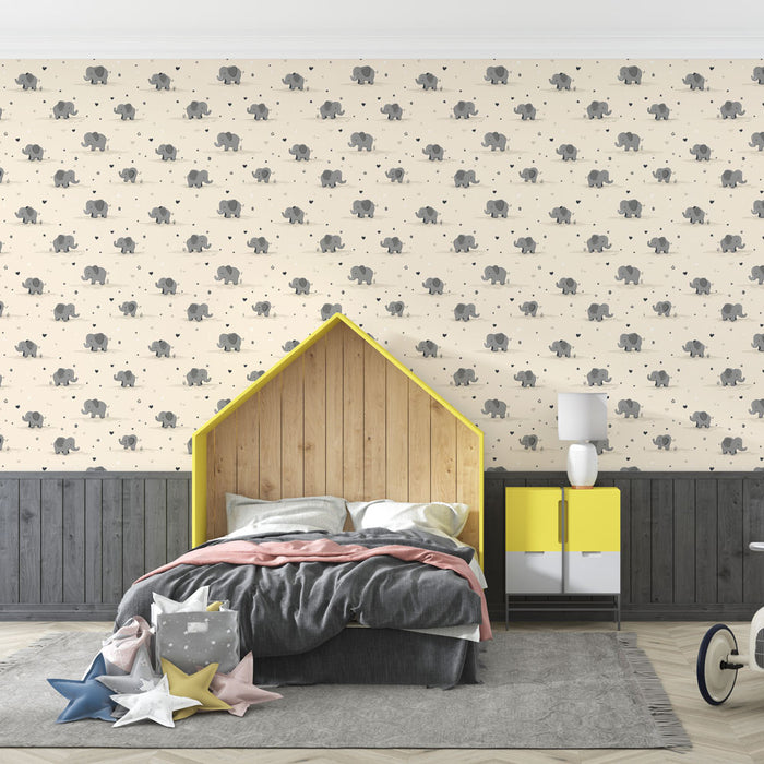 Une chambre d'enfant avec un papier peint illustré de petits éléphants gris sur fond crème, créant une atmosphère douce et ludique.