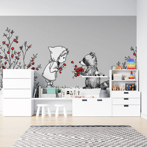 Une chambre d'enfant avec un papier peint illustratif représentant un enfant et un raton laveur échangeant des fleurs sur fond gris, créant une atmosphère douce et ludique.