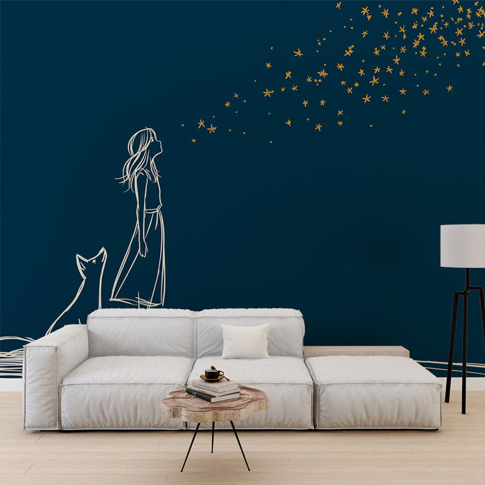 Un salon moderne avec un papier peint bleu nuit illustrant une silhouette féminine et un chien, parsemé d'étoiles dorées, créant une atmosphère rêveuse et poétique.
