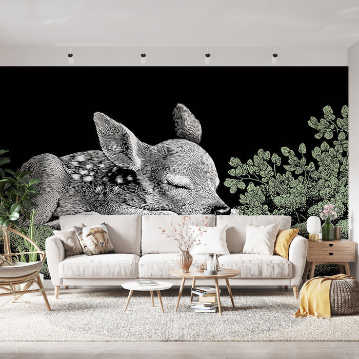 Un salon moderne avec un papier peint illustrant un faon endormi sur fond noir, entouré de feuillages délicats, créant une atmosphère apaisante et artistique.