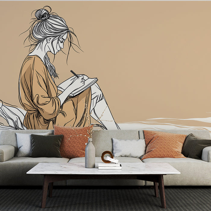 Un salon contemporain avec un papier peint illustratif représentant une jeune femme en train d'écrire, dégageant une atmosphère artistique et inspirante.