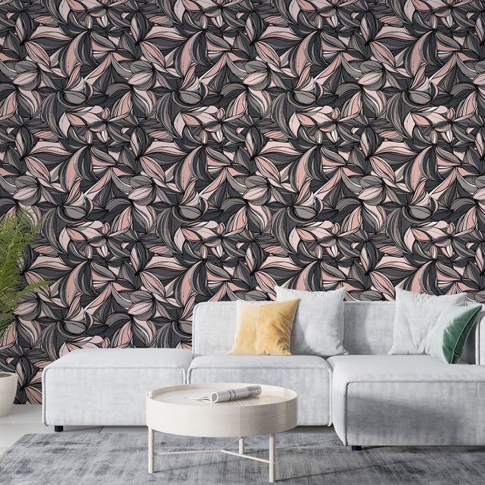 Un salon moderne avec un papier peint floral aux motifs élégants de feuilles noires et roses sur fond sombre, créant une atmosphère chic et dynamique.