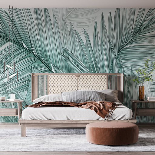 Une chambre moderne avec un papier peint tropical aux grandes feuilles vertes sur fond clair, créant une atmosphère apaisante et naturelle.